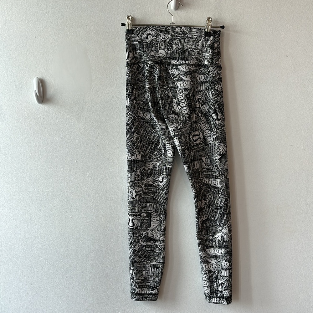Lululemon Size 4 Patterned Wunder Under Leggings - image 2